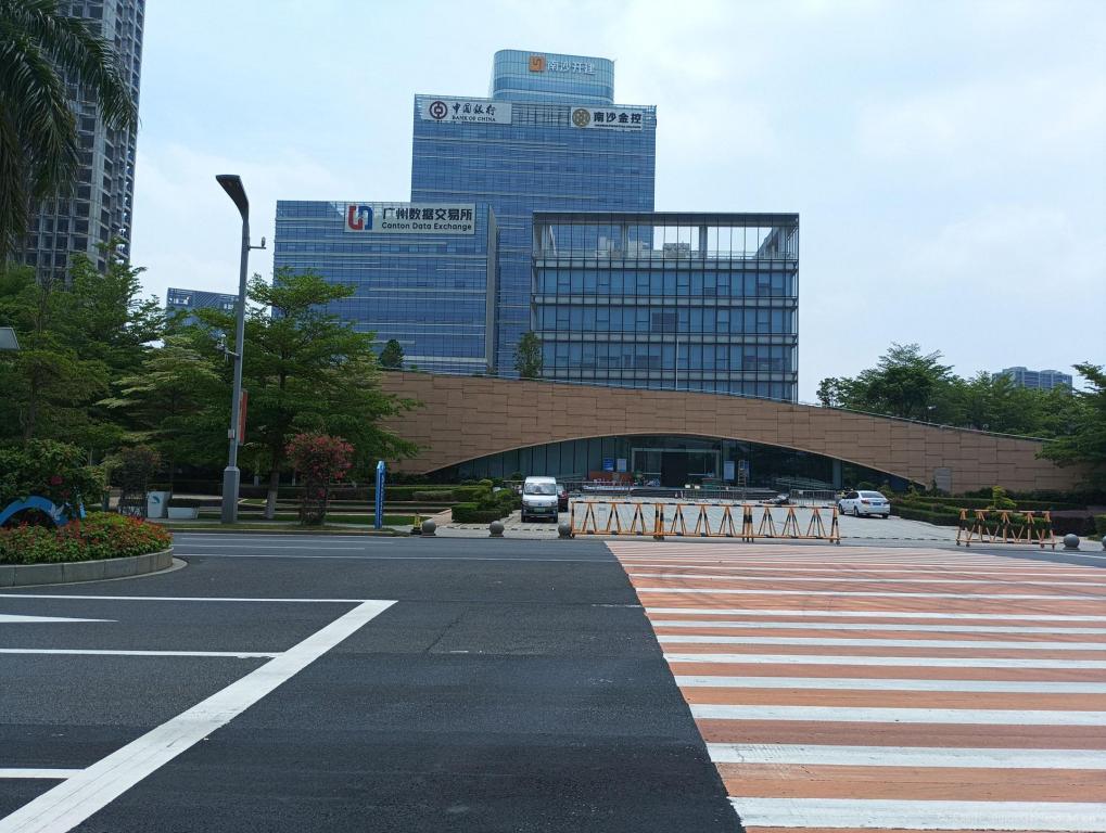 广州市南沙明珠湾开发展览中心，LED拼接屏网络传输光纤熔接